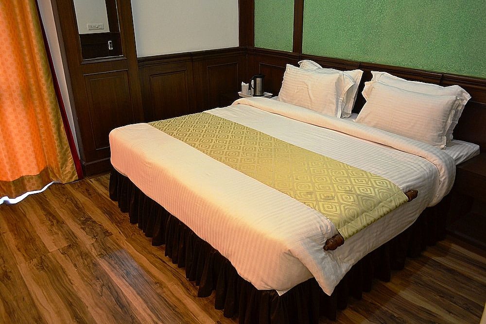 Hotel Centre Point Restaurant & Bar Deluxe Room 2