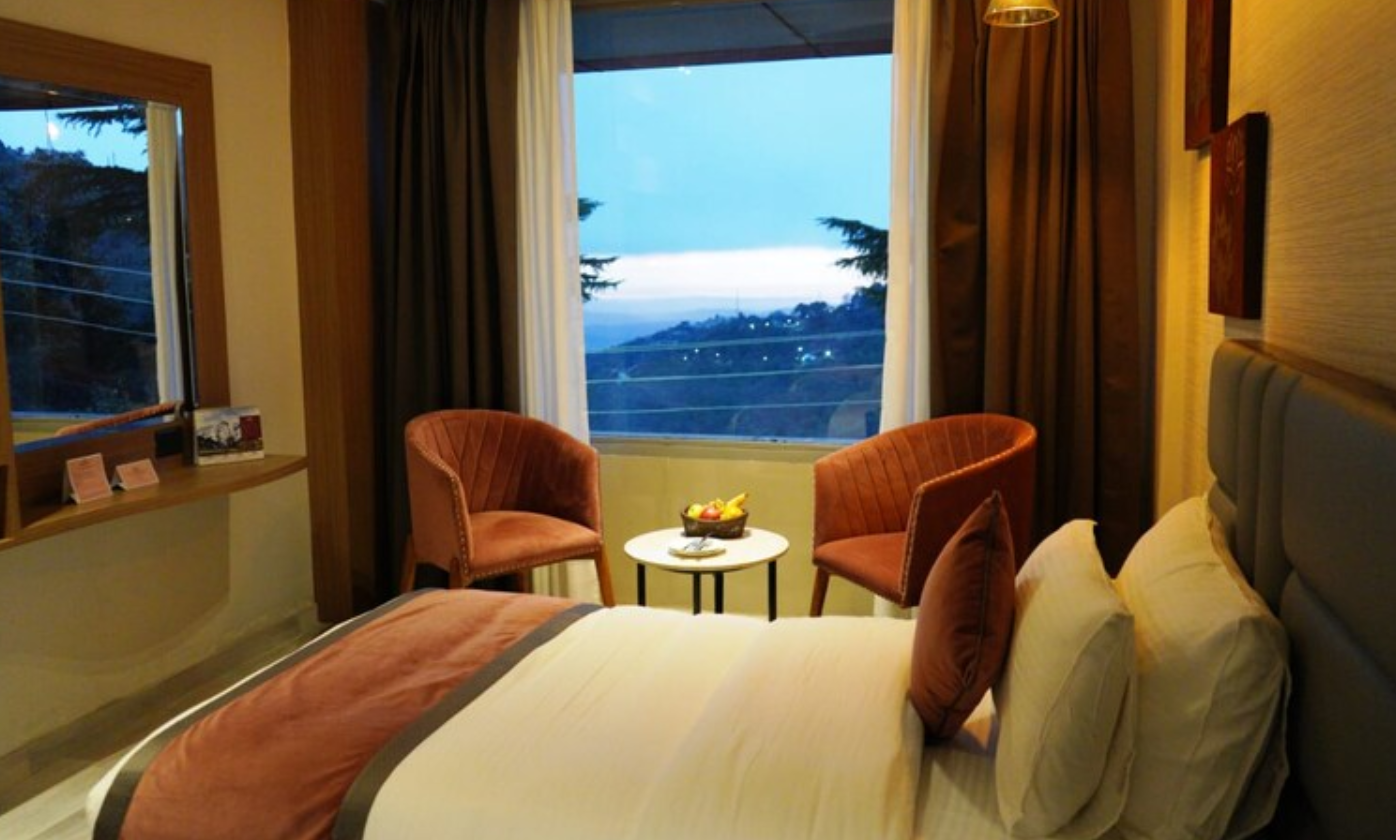 Amritara Surya A Luxury Spa Retreat Standard Room with Mall Road View 3