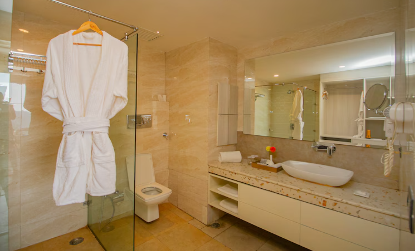 Amritara Surya A Luxury Spa Retreat Standard Room with Mall Road View 4