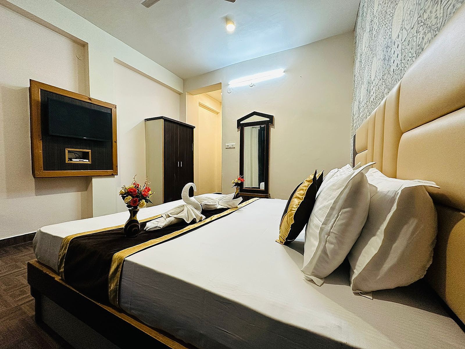 Hotel The Castle by Mountain Sparrow Adventures Deluxe Room Without Balcony 5