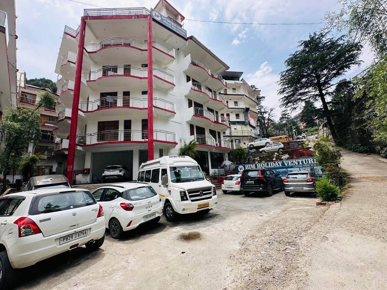 Hotel The Castle by Mountain Sparrow Adventures