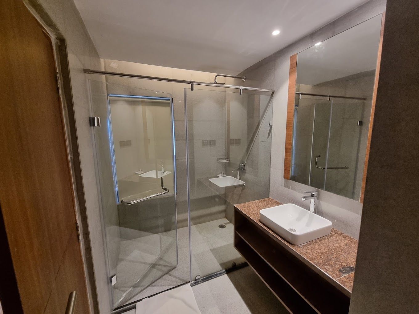 Hotel Raj Meridian Studio room 5