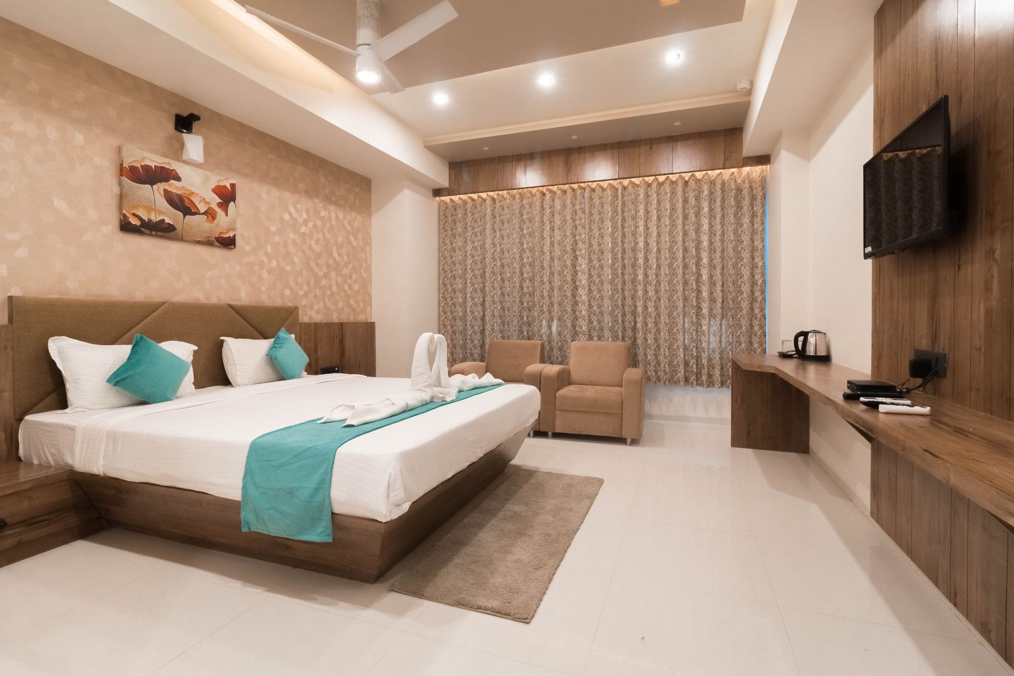 Hotel Green City Deluxe Double Bed 4