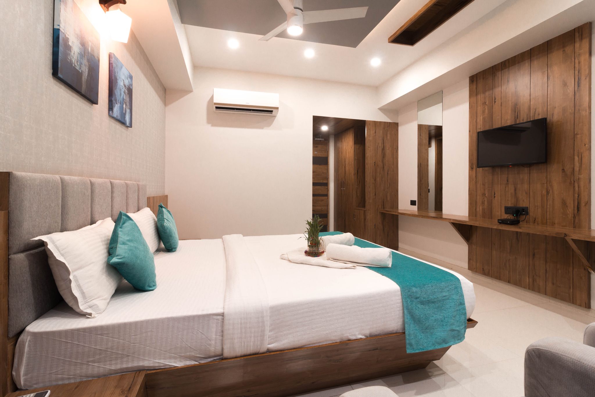 Hotel Green City Deluxe Double Bed 3