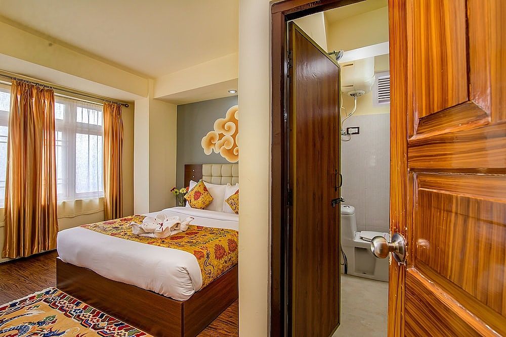 Muscatel Grand Silkroute 300 Mts MG Marg Standard Room 2