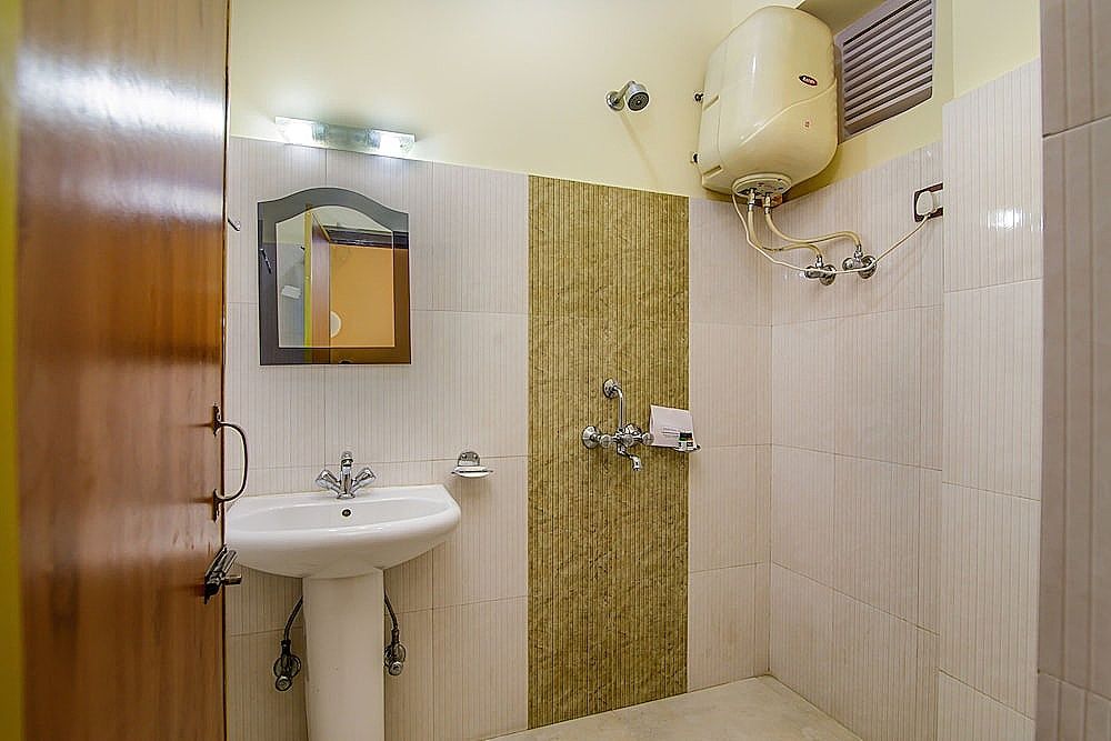 Muscatel Grand Silkroute 300 Mts MG Marg Standard Room 12