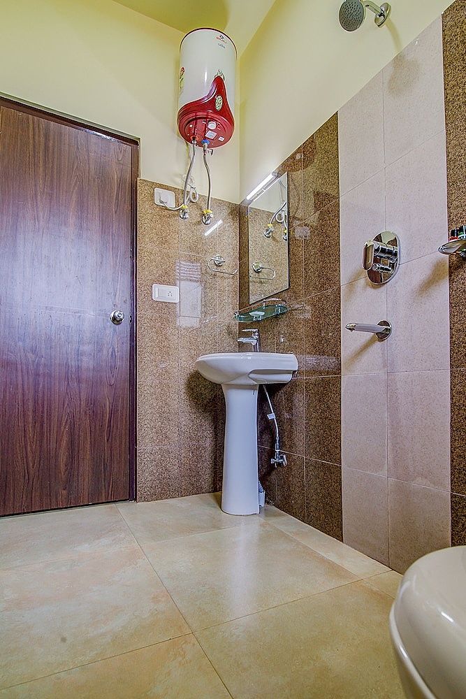 Muscatel Grand Silkroute 300 Mts MG Marg Standard Room 14