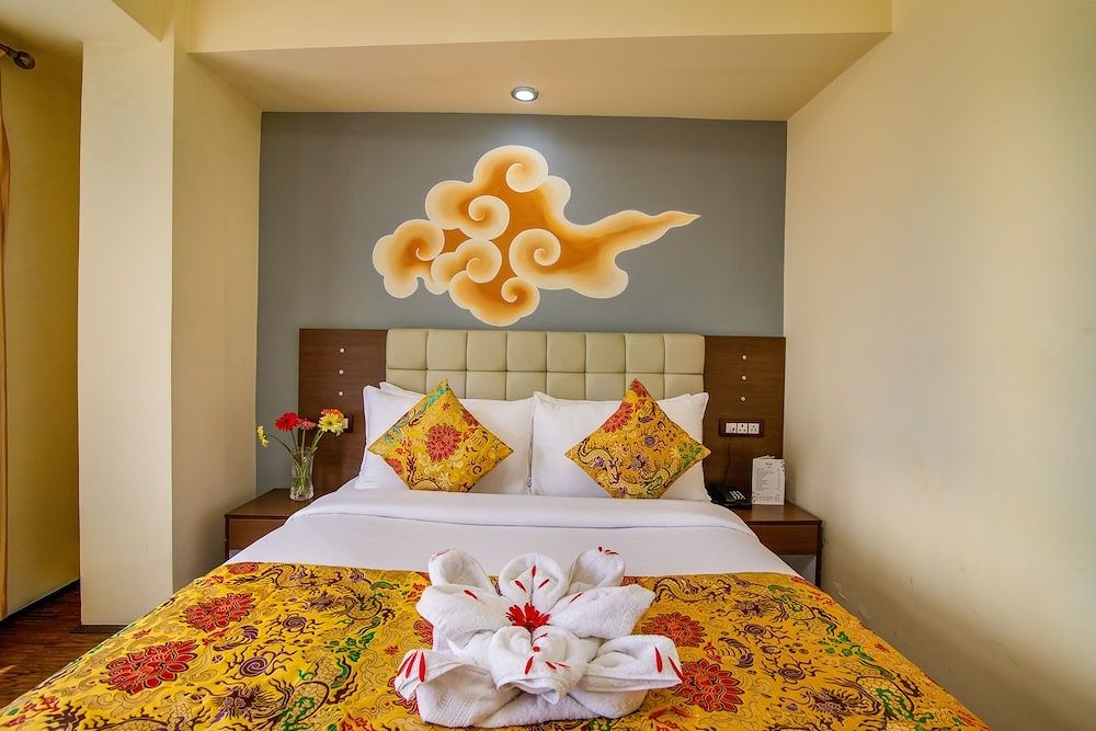 Muscatel Grand Silkroute 300 Mts MG Marg Standard Room 4