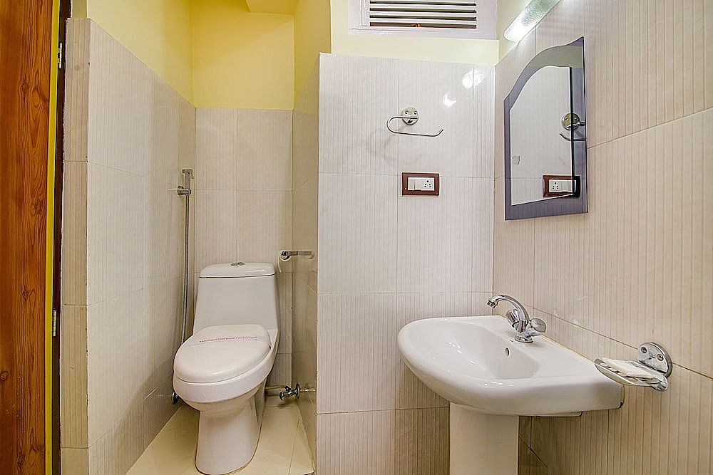 Muscatel Grand Silkroute 300 Mts MG Marg Standard Room 13