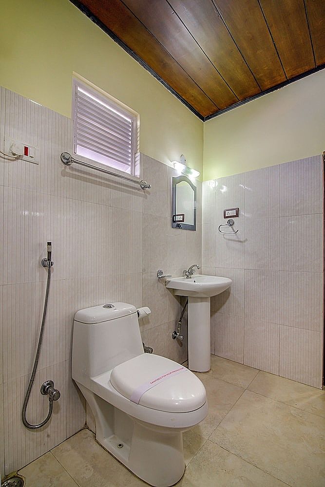 Muscatel Grand Silkroute 300 Mts MG Marg Standard Room 9