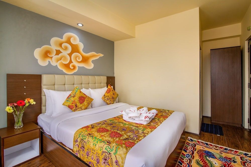 Muscatel Grand Silkroute 300 Mts MG Marg Standard Room