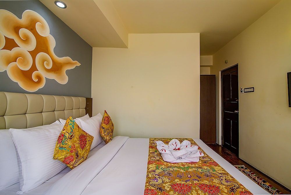 Muscatel Grand Silkroute 300 Mts MG Marg Standard Room 6