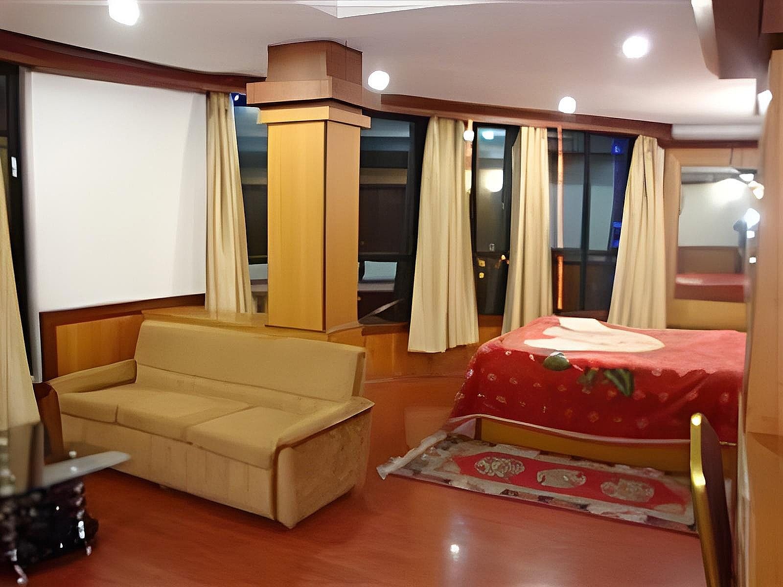 Honeymoon Suite Room