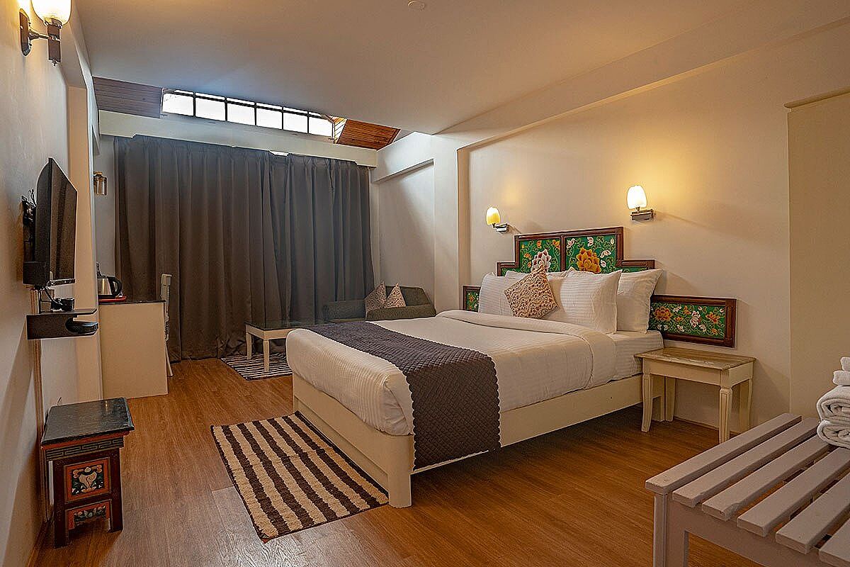 Treenz Lite Superior City View Room 3