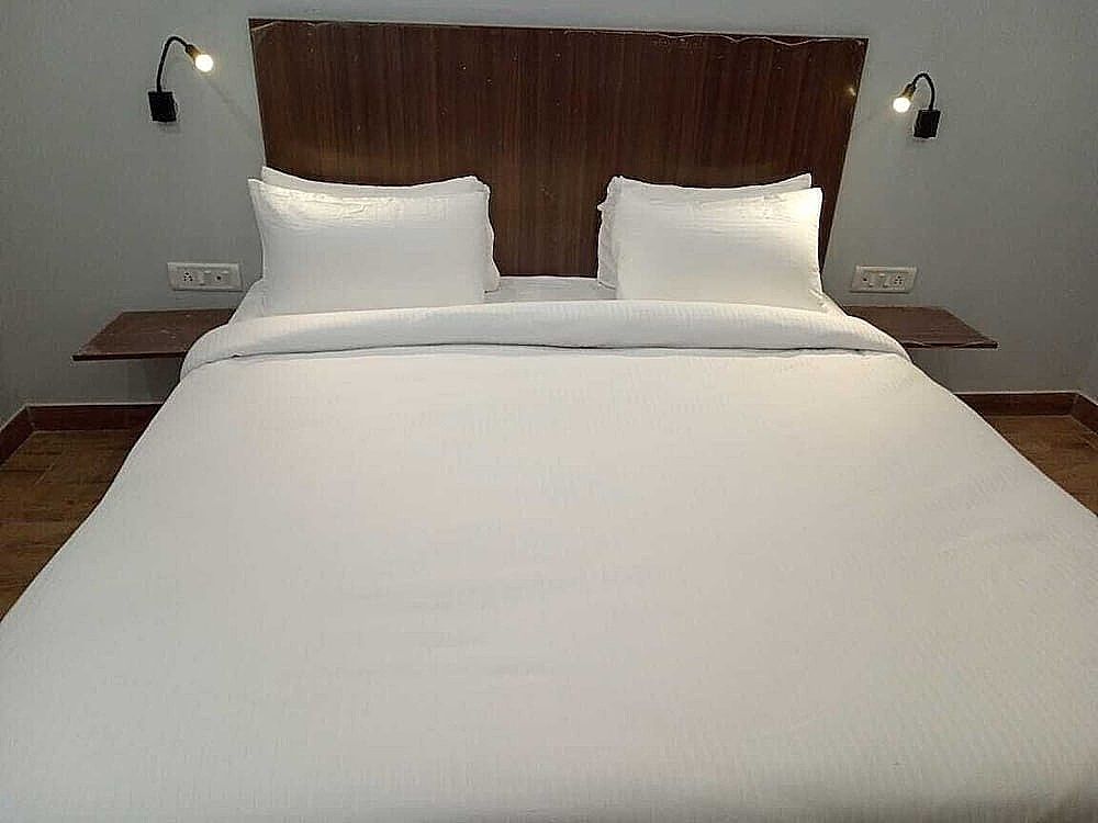 undefined Golden Frame Hotel 8