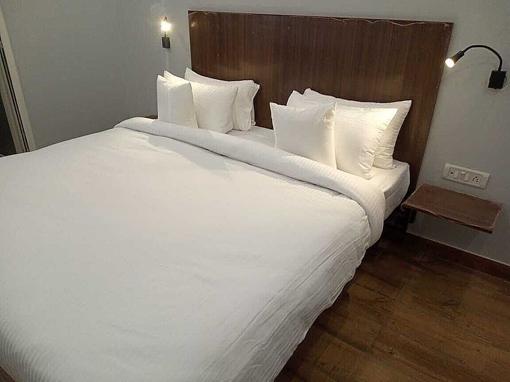 undefined Golden Frame Hotel 3