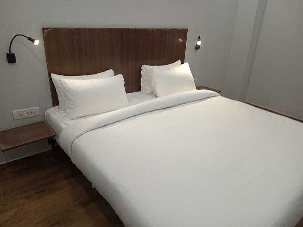 undefined Golden Frame Hotel 2