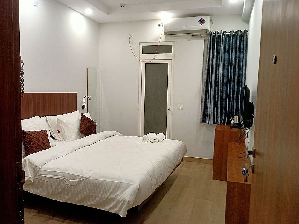 undefined Golden Frame Hotel