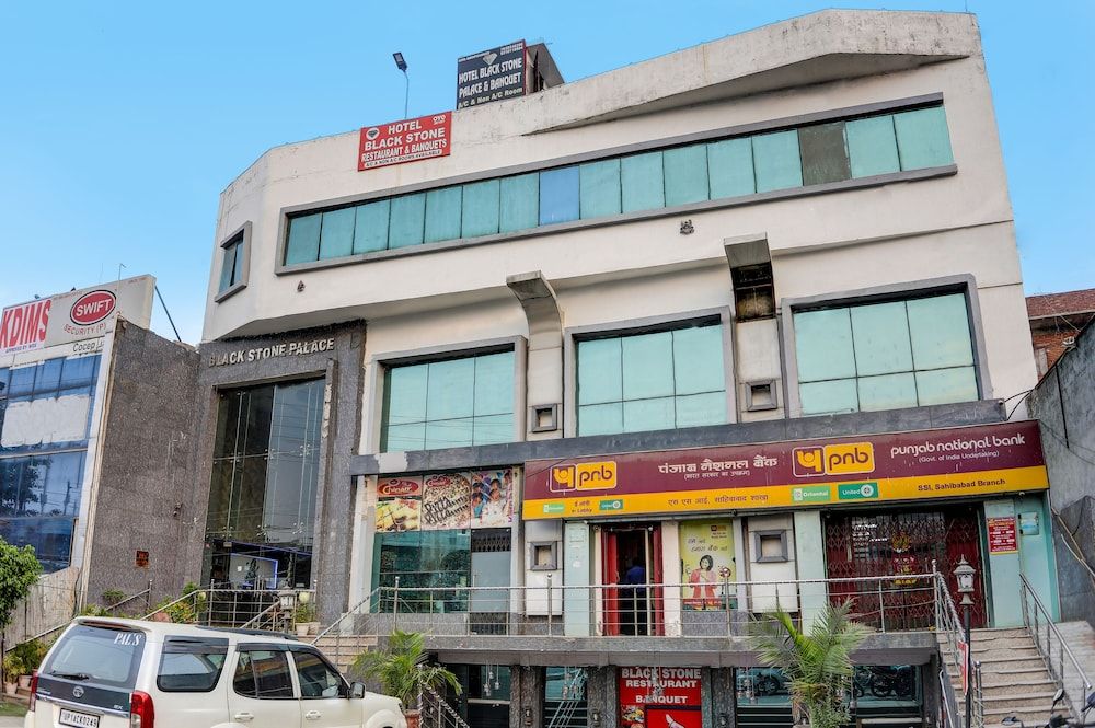 undefined Roomshala 020 Hotel Black Stone 2