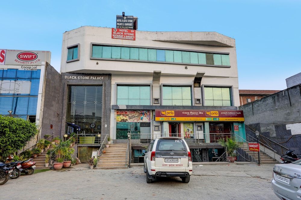 undefined Roomshala 020 Hotel Black Stone 3