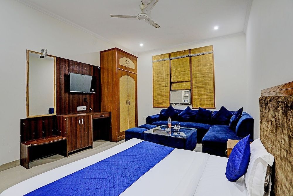 Roomshala 020 Hotel Black Stone Deluxe Double Room 8