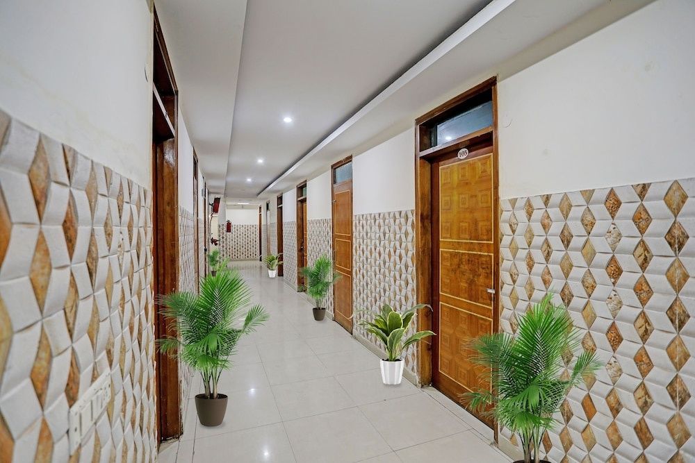 undefined Roomshala 020 Hotel Black Stone 5