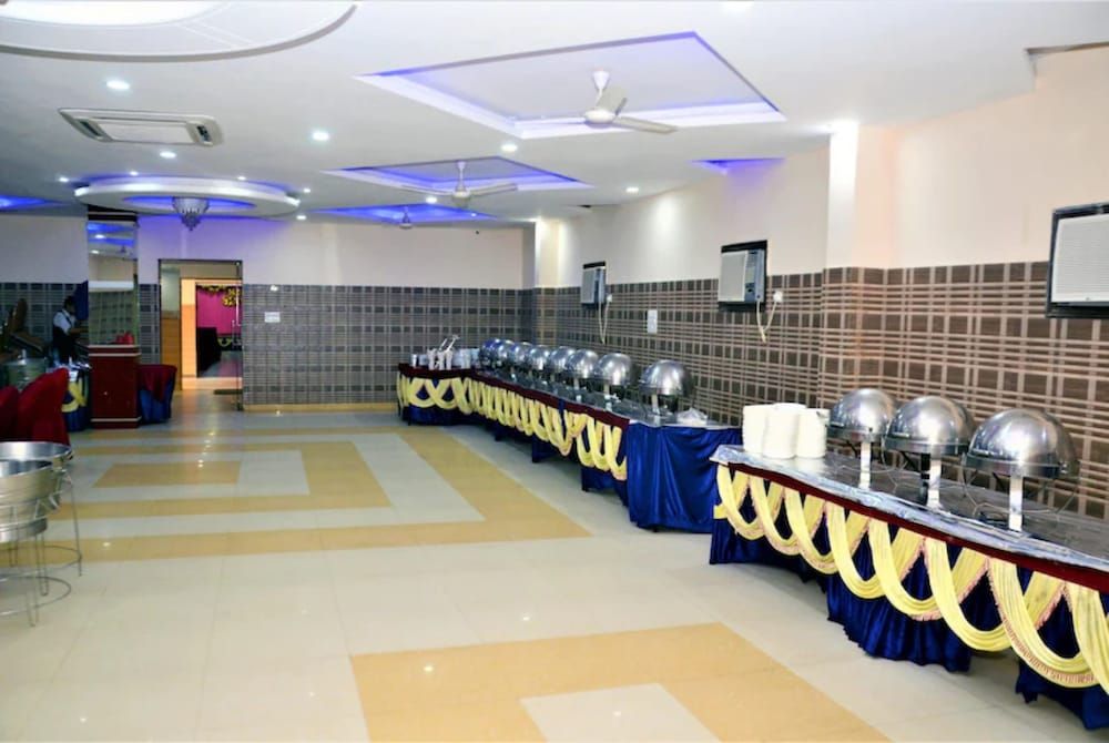 undefined Goroomgo Pradeep Palace Gorakhpur 5