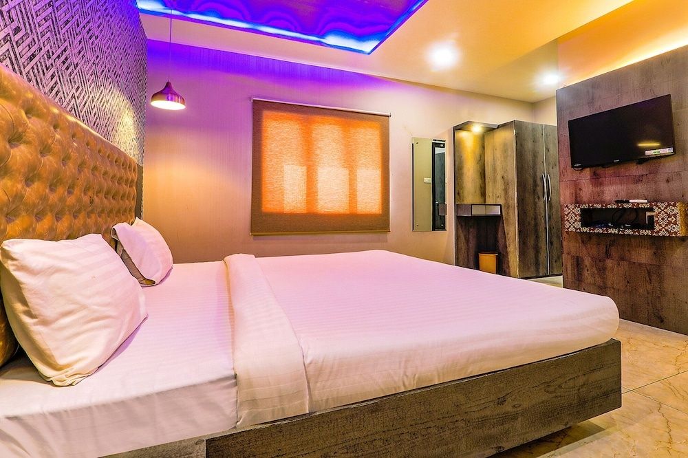 undefined FabHotel Rudra Inn & Cafe I 2