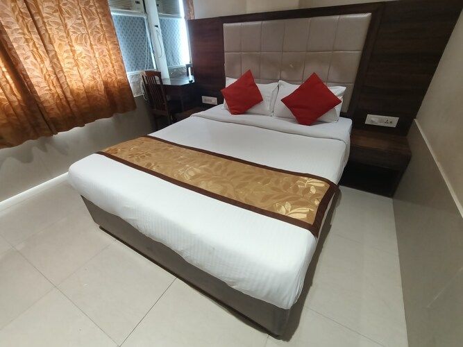 Deluxe AC Room
