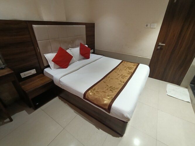 Deluxe AC Room