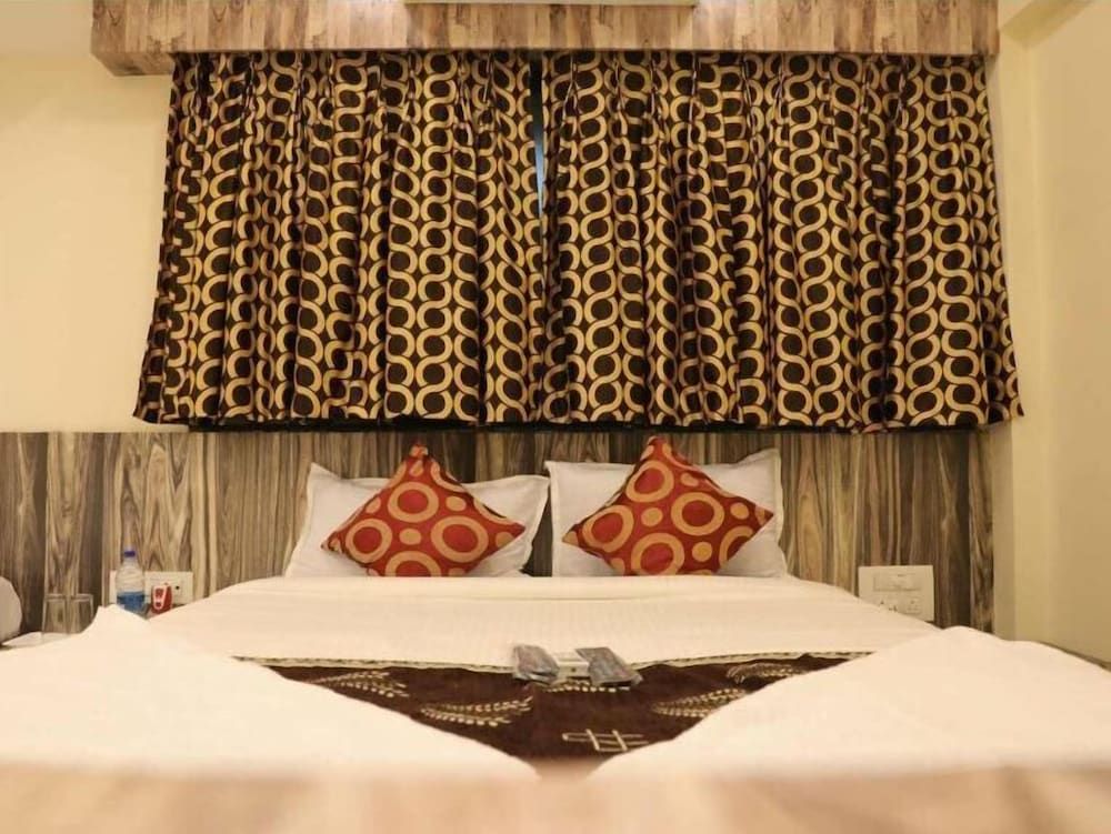 undefined Hotel Golden Inn 9