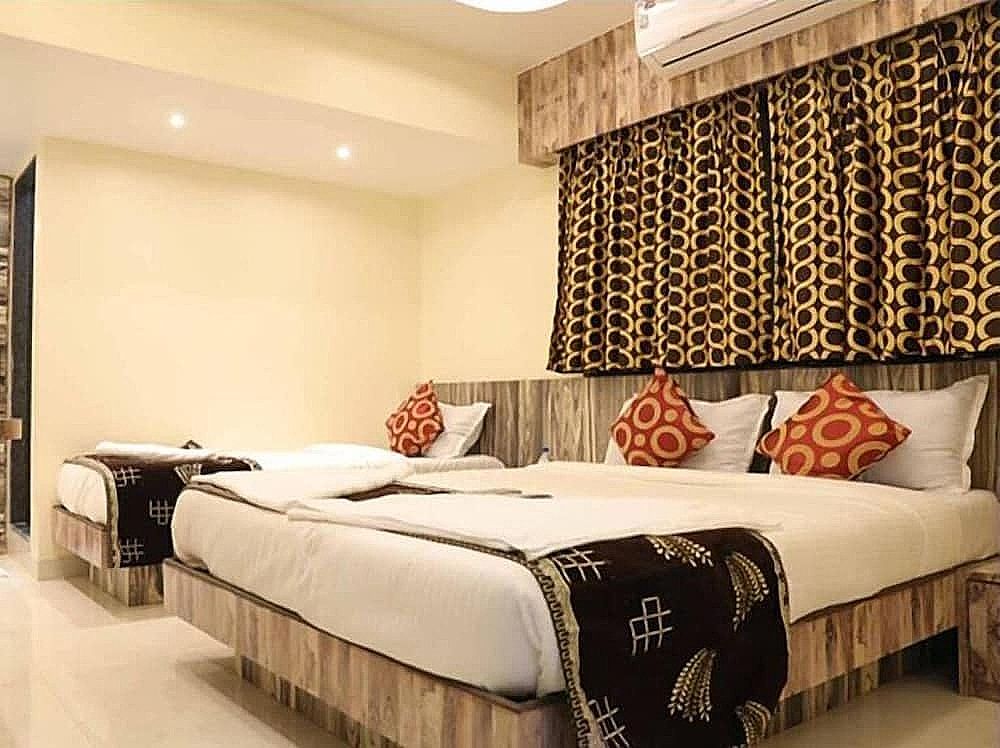 undefined Hotel Golden Inn 4