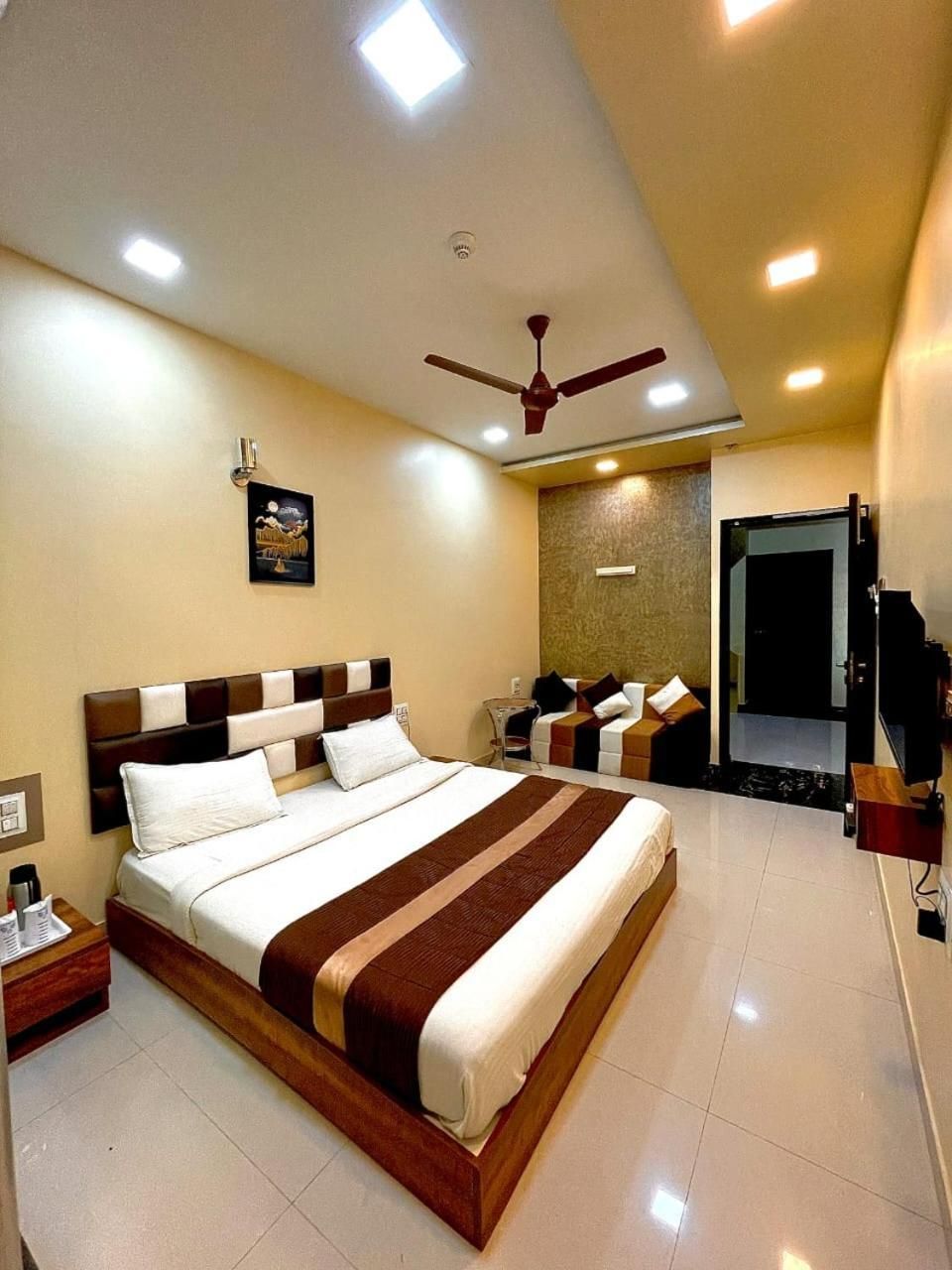 undefined Goroomgo Avirahi Mumbai 5