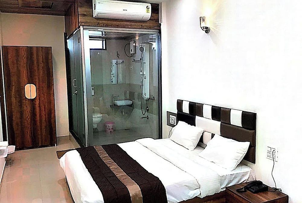 undefined Goroomgo Avirahi Mumbai 10