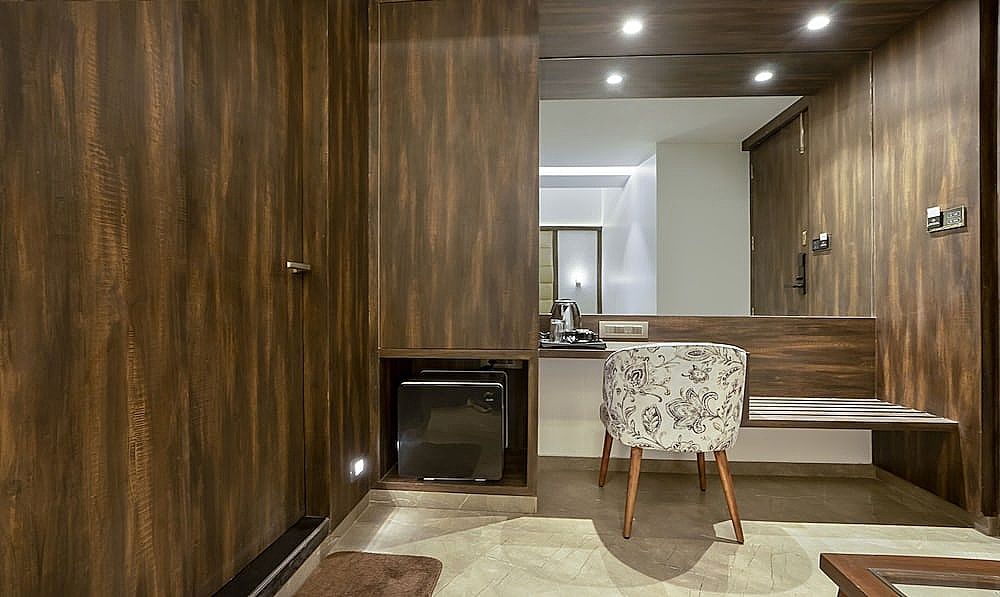Treebo Premium Savera Inn Standard Double Room 6