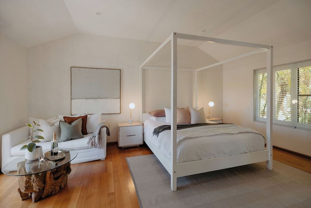 Deluxe Suite, 1 King Bed, Balcony