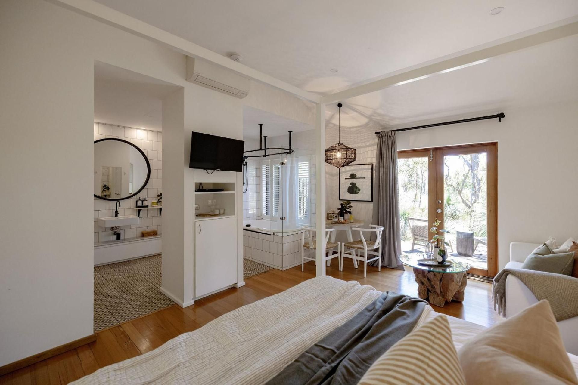 Deluxe Balcony Suite