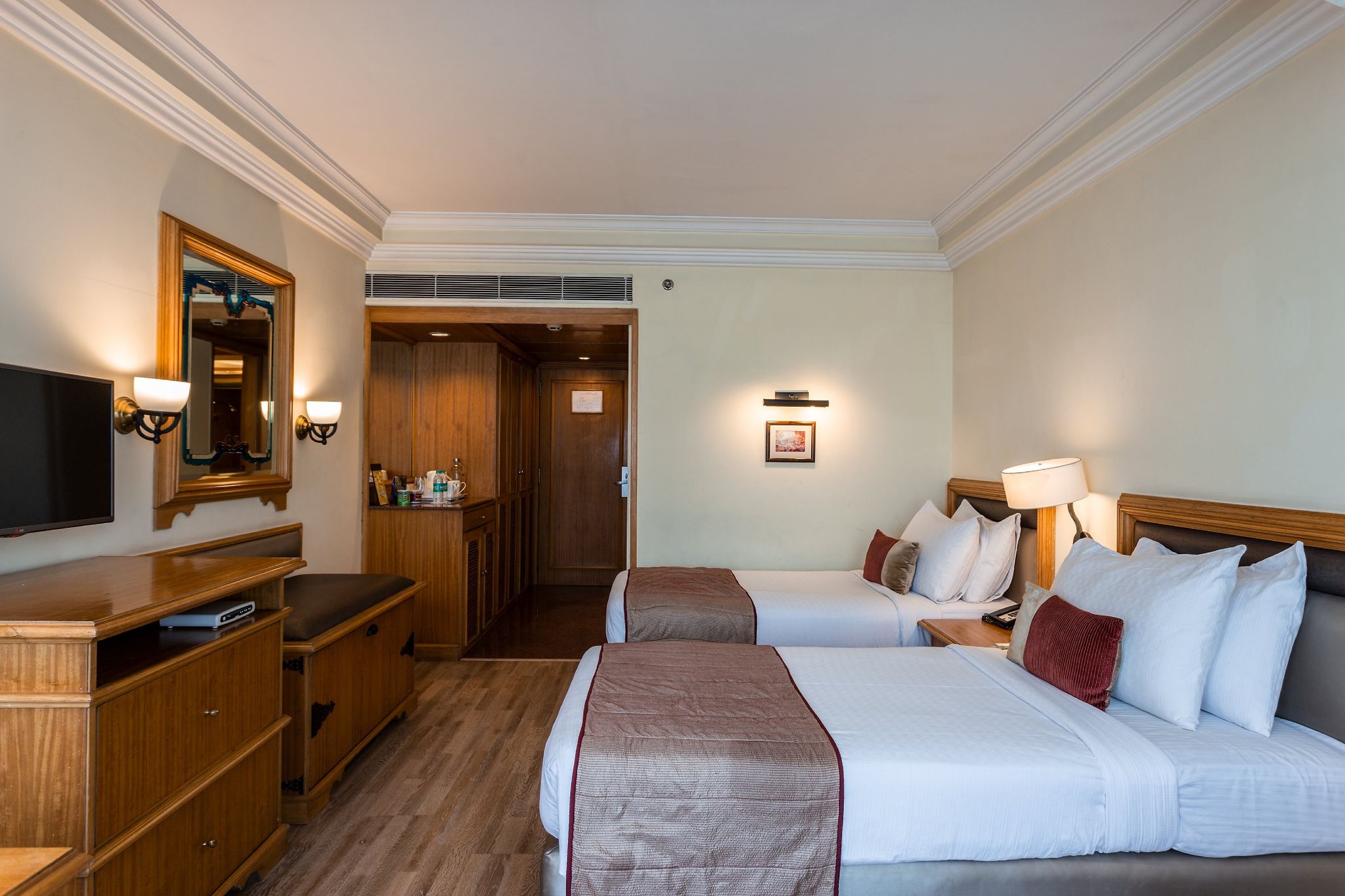 The Maya Hotel Jalandhar Deluxe Room with Two Single Beds 2
