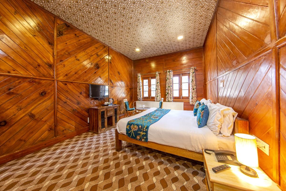 Gulmarg Ski Hill Resort Premium Suite Room + Heating 5