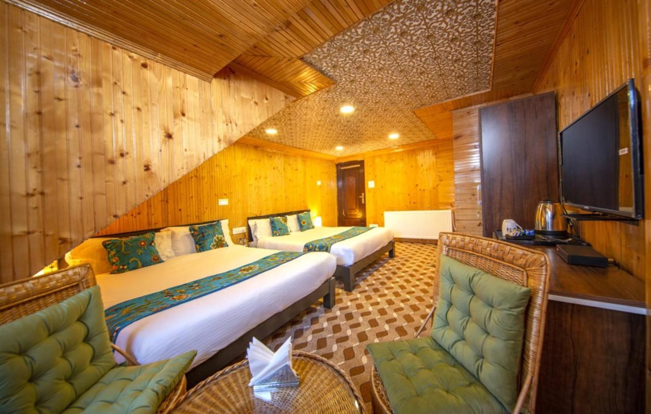 Gulmarg Ski Hill Resort Family Premium Suite + Heating 4