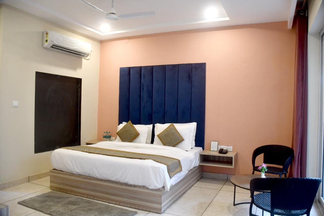 Deluxe Large Room