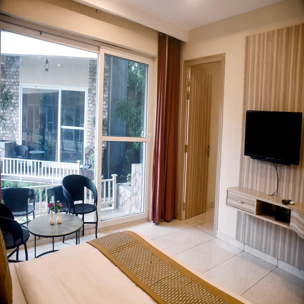 Family Room with Garden View