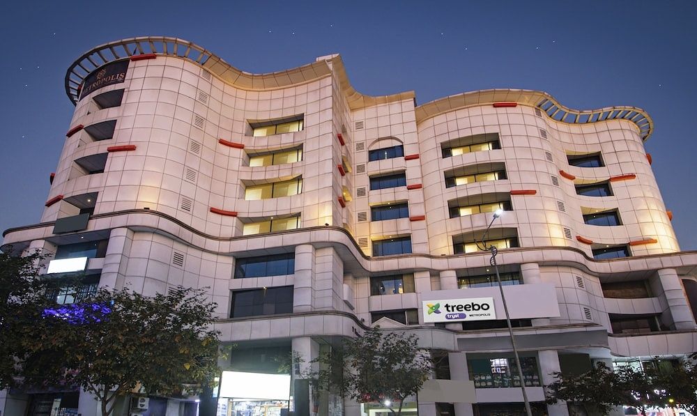 undefined Treebo Tryst Metropolis 4
