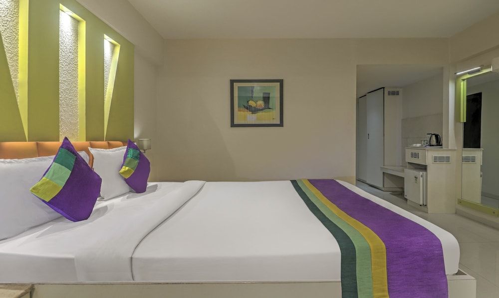 Treebo Tryst Metropolis Standard Double Room 5