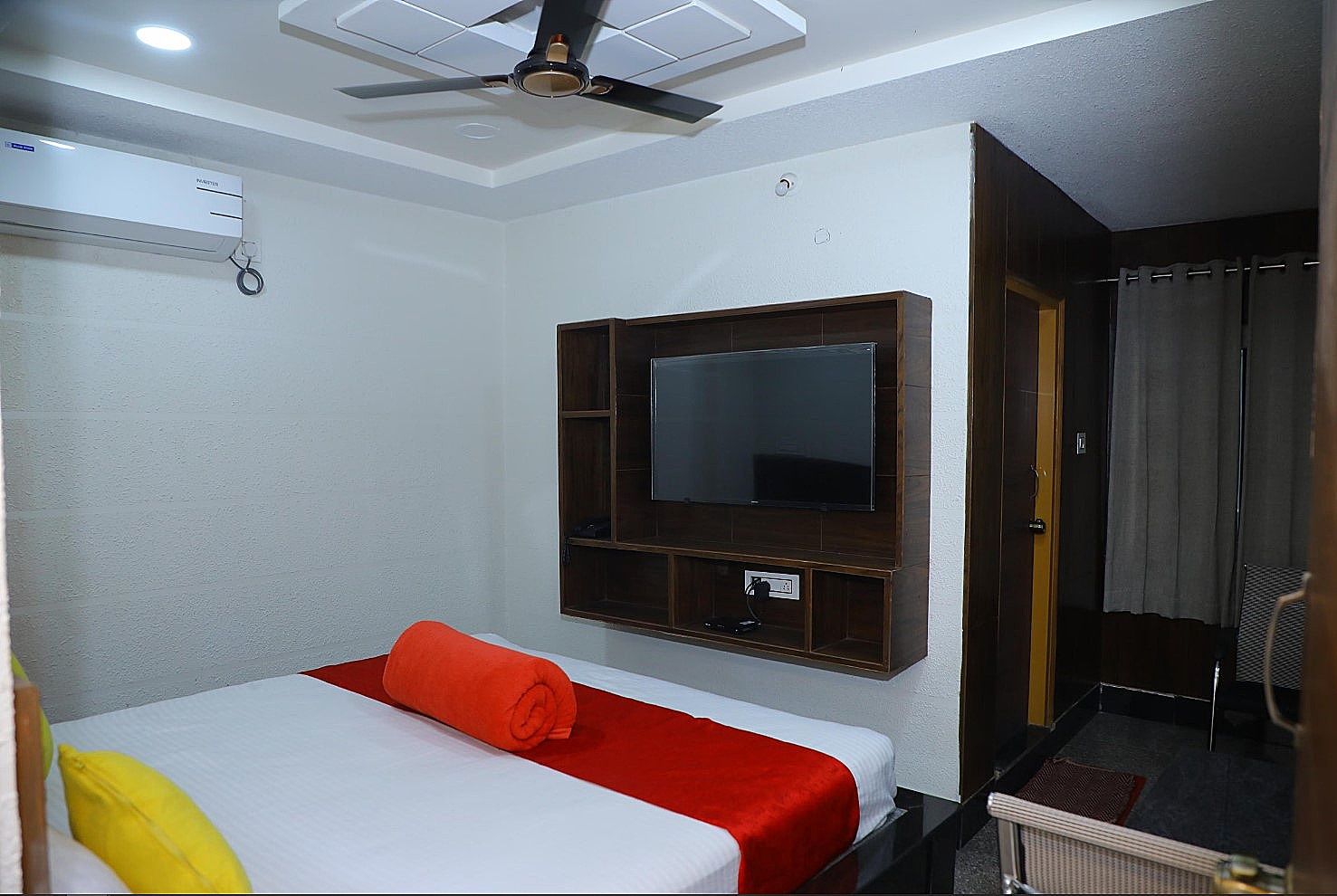 Deluxe Ac Room