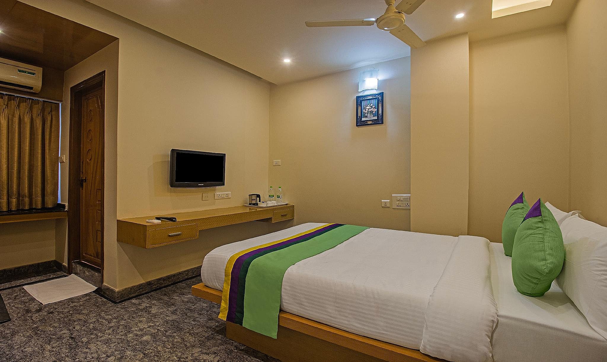Itsy Hotels Kruthika Inn Deluxe Double or Twin Room 2