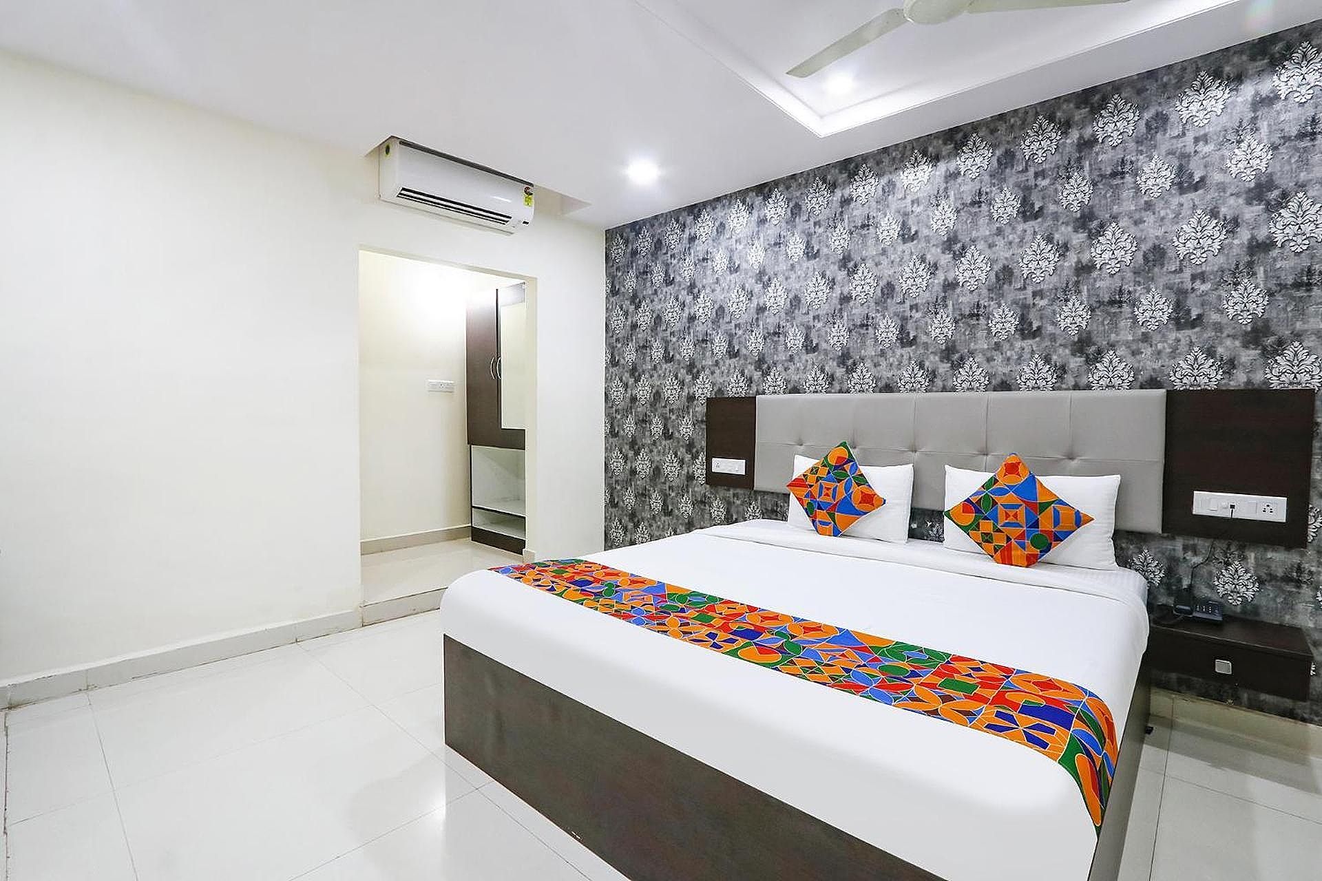 Treebo Royal Signature Deluxe Double Room 11