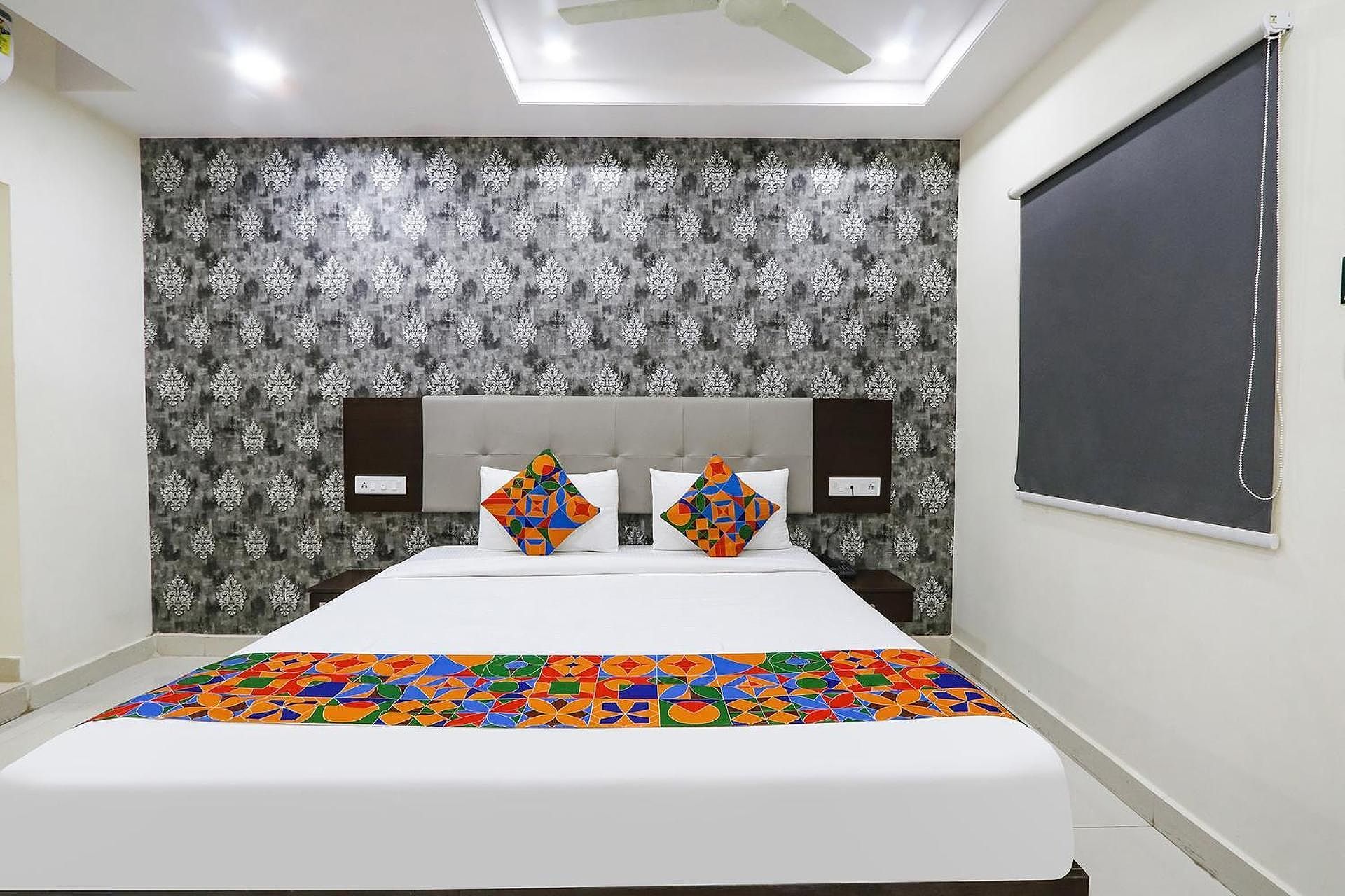 Treebo Royal Signature Deluxe Double Room 10