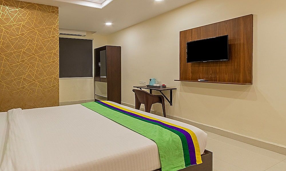 Treebo Royal Signature Deluxe Double Room 5
