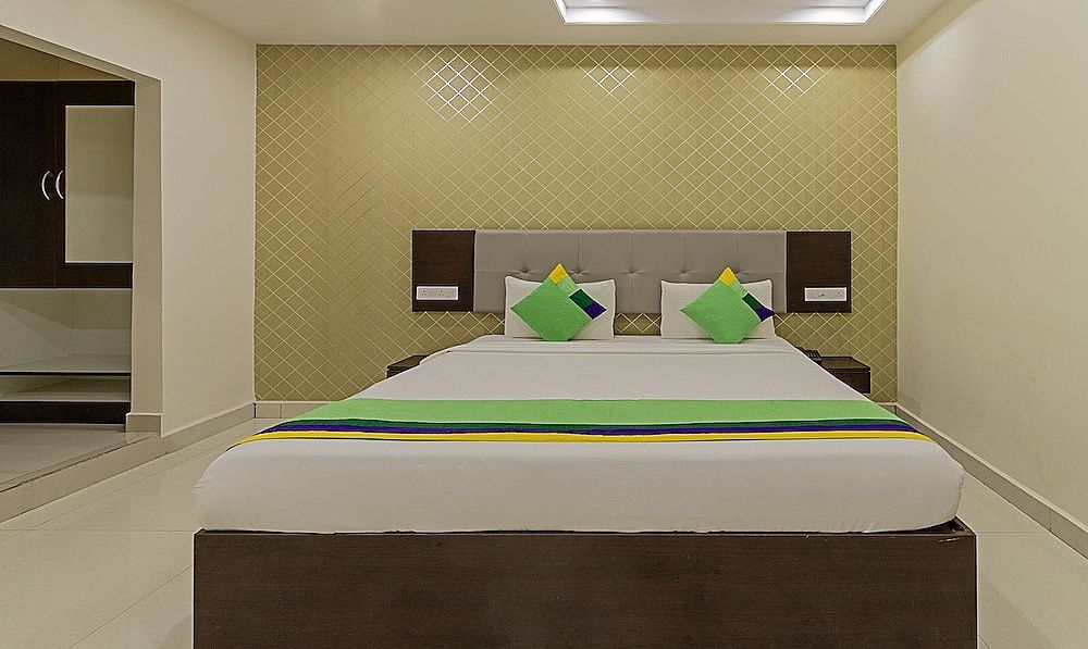 Treebo Royal Signature Deluxe Double Room 7